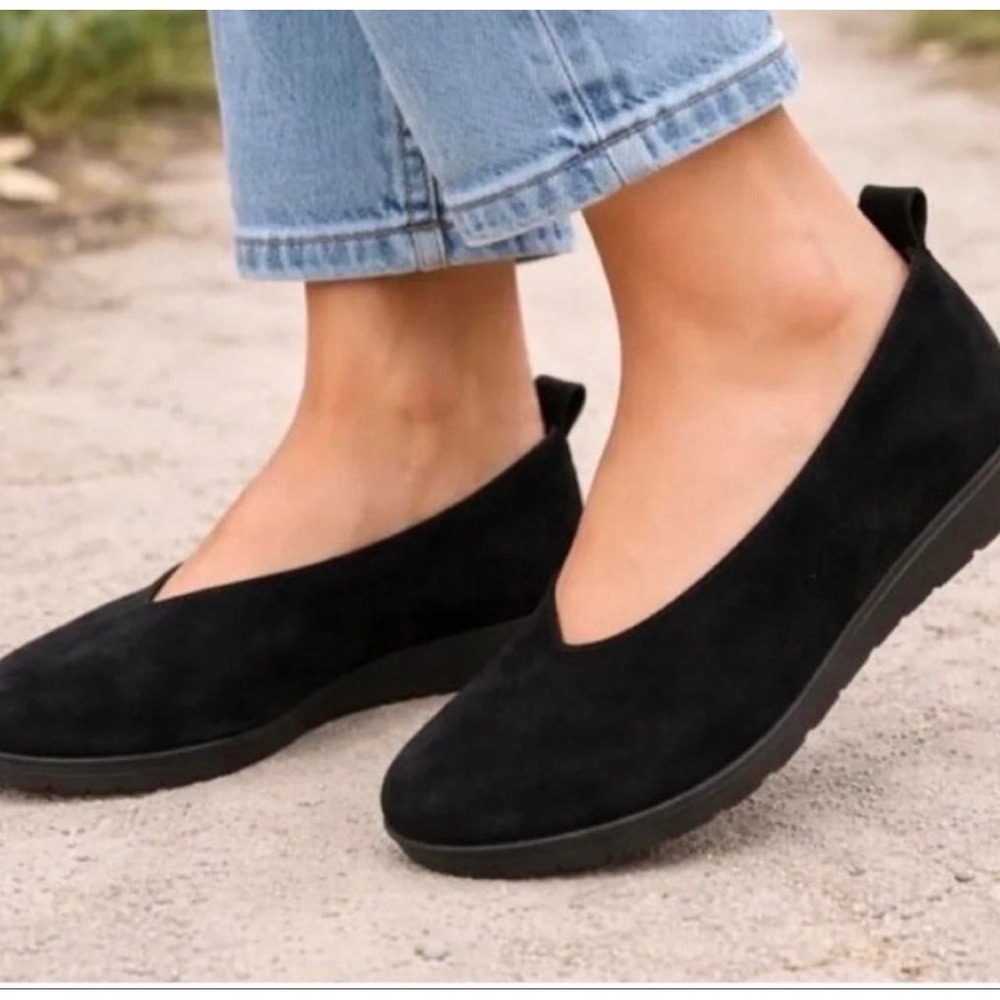 Eileen Fisher V-Neck Suede Flat Womens 6.5 Black Minimalist Platform Slip On